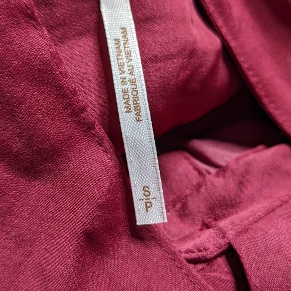 ✨3/$15 Free People red satin button up blouse S - Picture 8 of 9